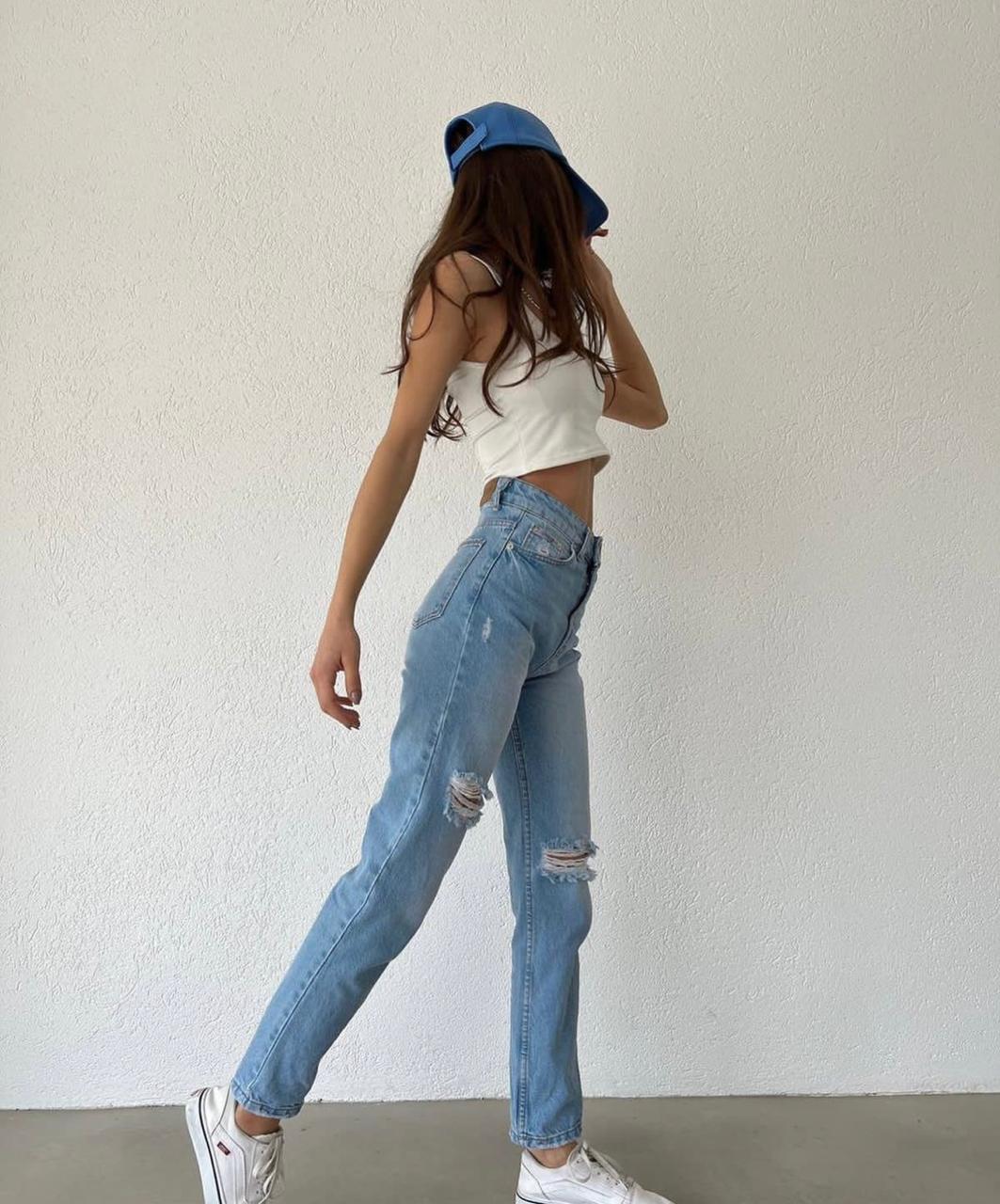 Mom Fit Knee Ripped jeans