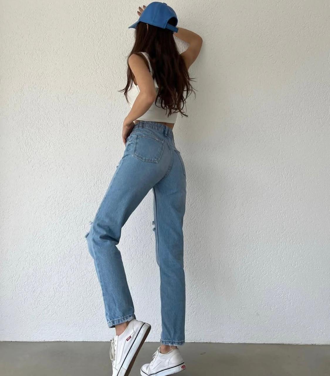 Mom Fit Knee Ripped jeans